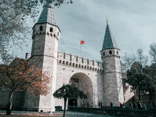 The main gate of the Ottoman sultans main residence in Istanbul, the Topkapi Palace